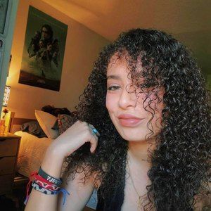 Meet your Posher, Nathaly